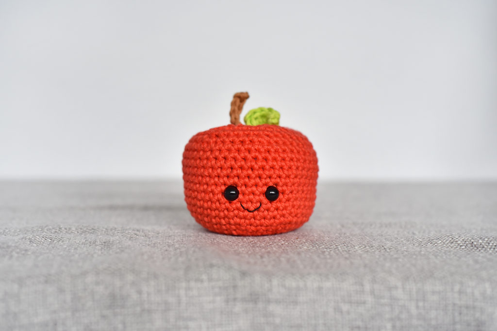 Apple crochet pattern by The Turtle Trunk