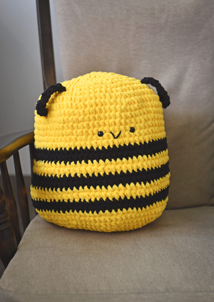 Cuddle Bee crochet pattern by The Turtle Trunk