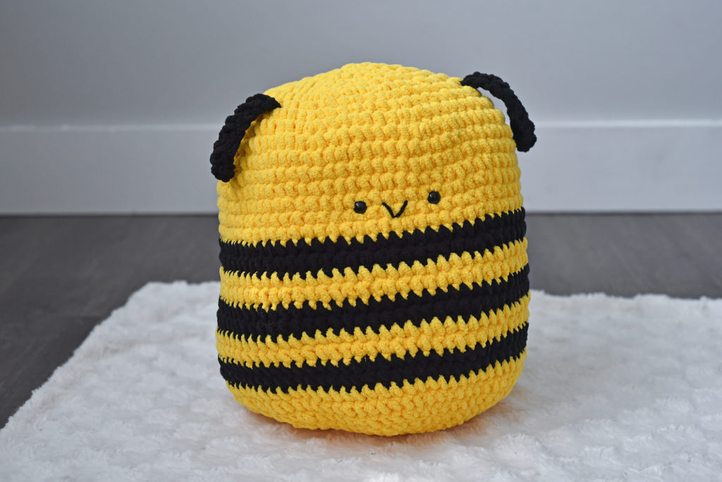 Cuddle Bee crochet pattern by The Turtle Trunk