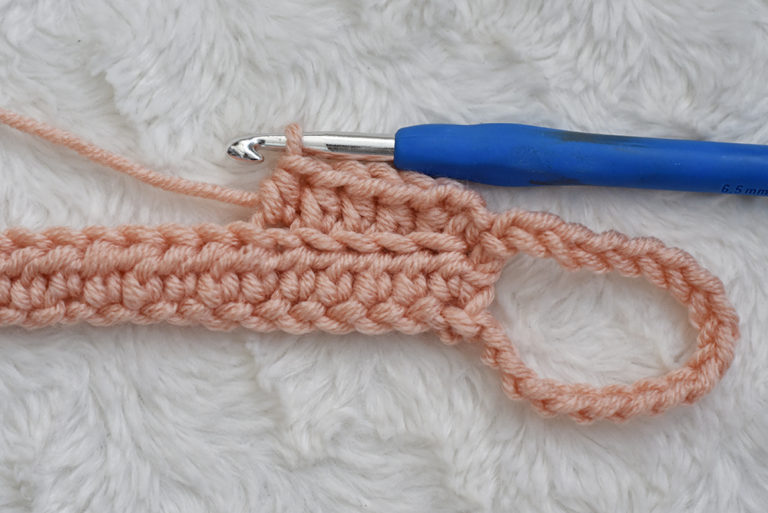 Easy Breezy Chunky Bun Beanie - Free Crochet Pattern- The Turtle Trunk