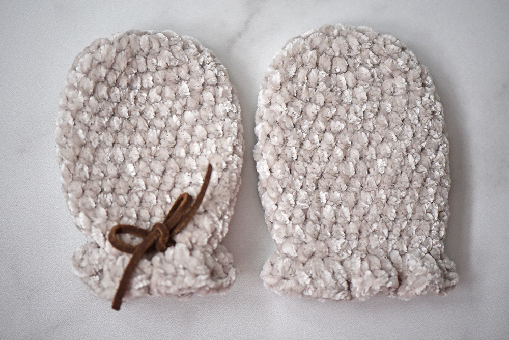 Velvet Baby Mittens crochet pattern by The Turtle Trunk