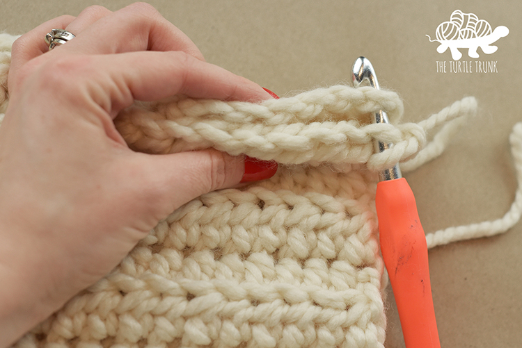 Easy Breezy Super Chunky Beanie Crochet Pattern - The Turtle Trunk