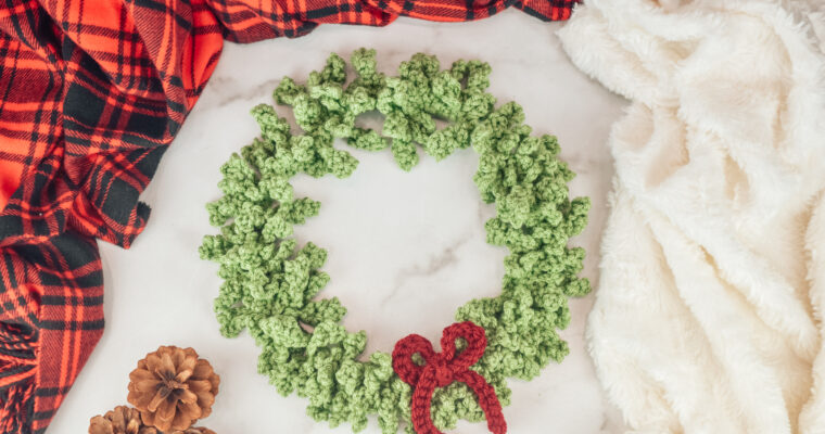 Happy Holiday Wreath Crochet Pattern